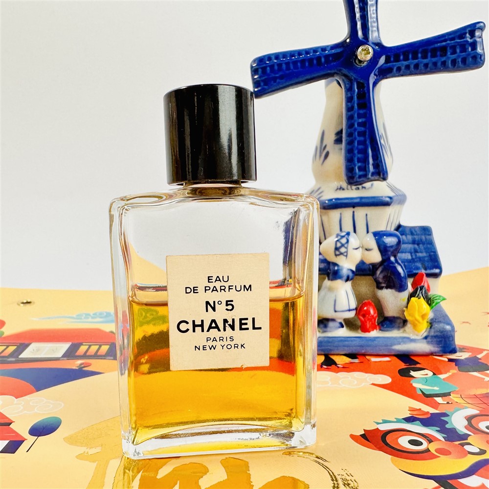 We know the name of the new Chanel N5 muse  Vogue France
