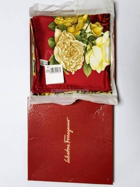 1035-Khăn lụa-SALVATORE FERRAGAMO Leopard and Roses scarf0