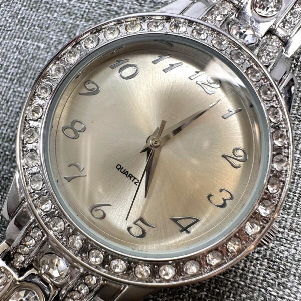 2070-Đồng hồ nữ-women’s watch4