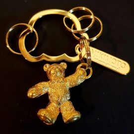 0597-Móc chìa khóa-MIKIMOTO gold bear keychain-Mới/chưa sử dụng