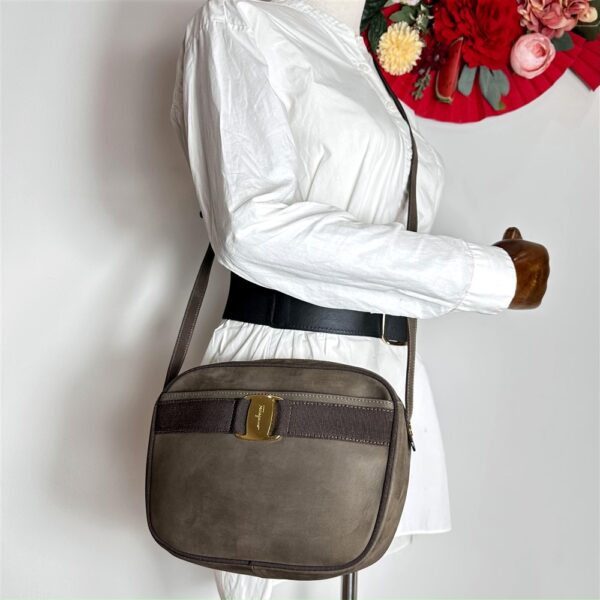4087-Túi đeo chéo-SALVATORE FERRAGAMO Vara suede leather crossbody bag1