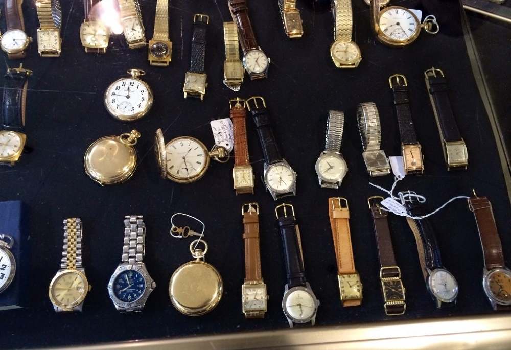Một số điểm nổi bật về thị trường mua bán đồng hồ cũ tại Việt Nam 