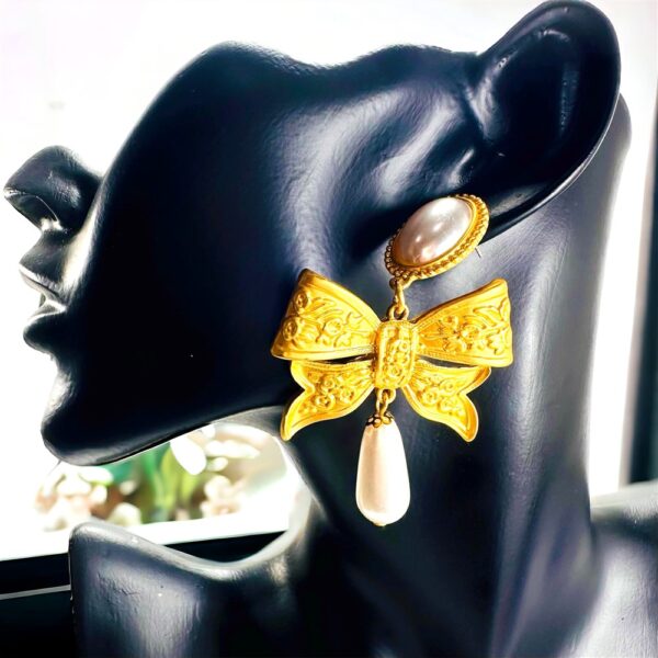 2406-Bông tai nữ-MONET Gold tone & faux pearl earrings-Khá mới/chưa sử dụng1