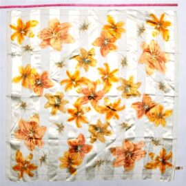 1298-Khăn lụa vuông-MENARD Lily flower silk scarf (~88cm x 88cm)-Gần như mới